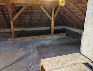 Zateplení stropu rodinného domu pomocí foukané izolace